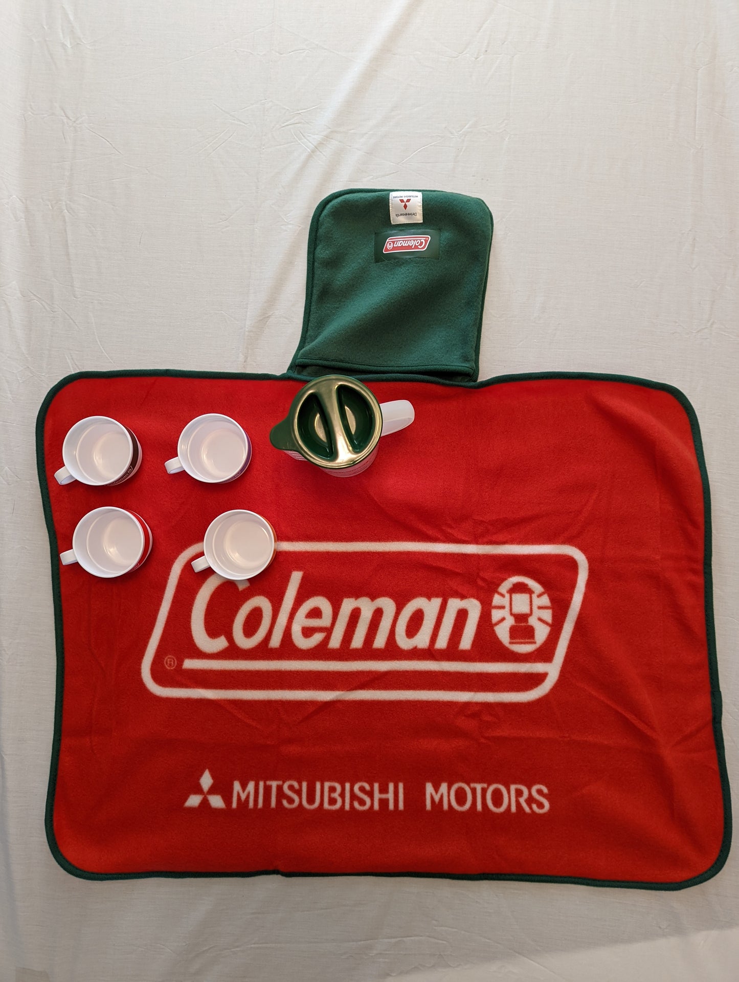 Mitsubishi x Coleman Picnic Set